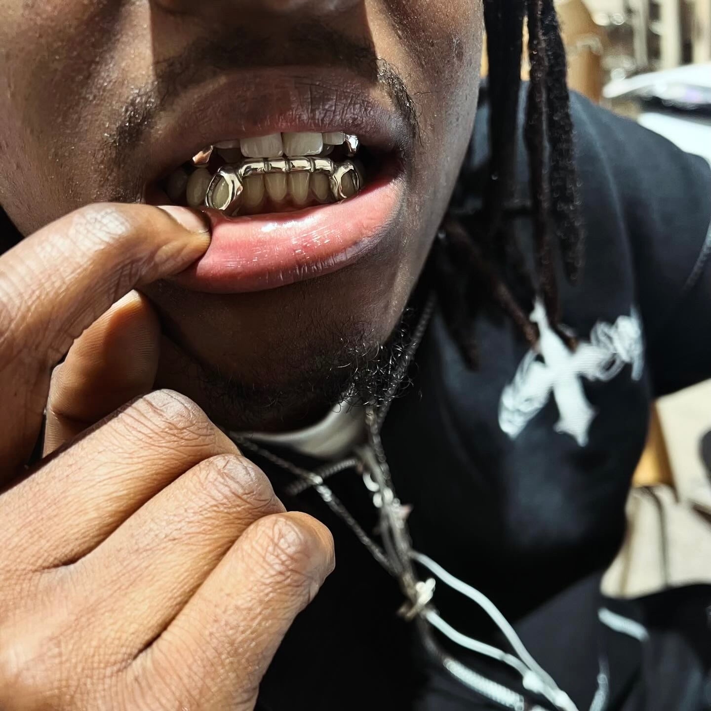 BRIDGE WINDOW GRILLZ PAIRED WITH 2 CAPS